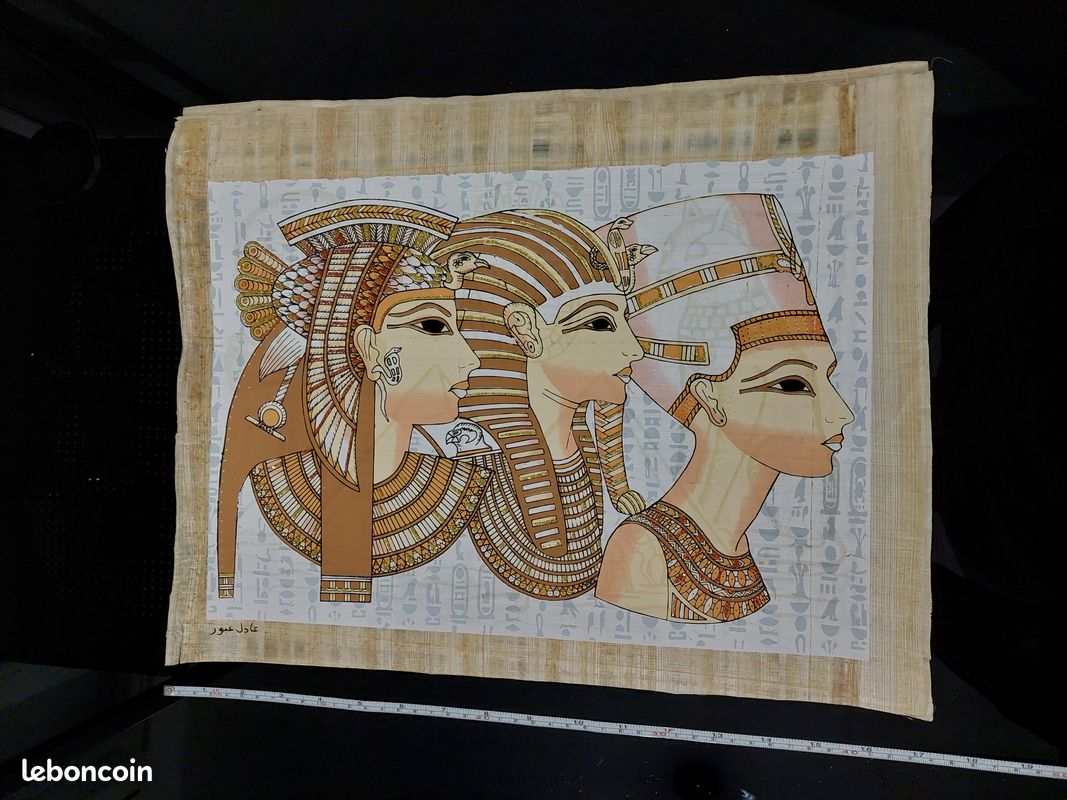 Peinture sur papyrus faite à la main – 42x31 cm (Cléopâtre, Toutânkhamon et Néfertiti) (image 1)