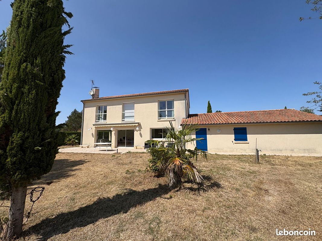 Maison 6 pièces 198 m² · à La Roche-Posay · 198 m² · 369 250 €