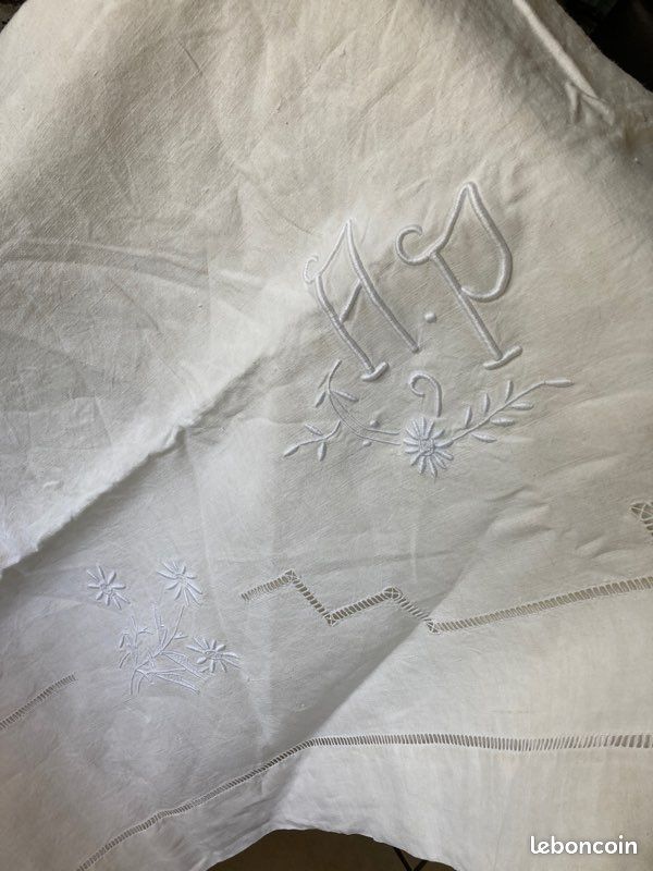 Drap brodé 205 x 280 monogramme AP (image 4)