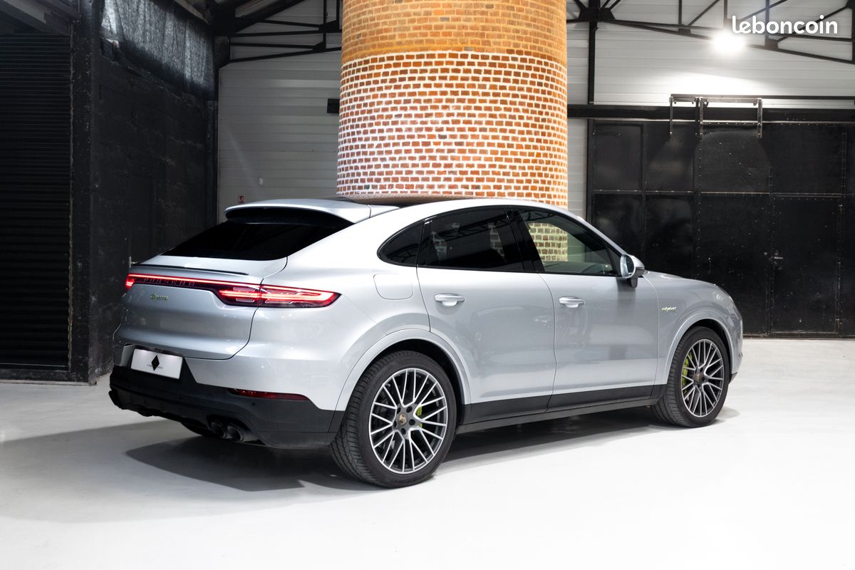 Porsche Cayenne Coupé E-Hybrid 3.0L V6 462 CH (Toit panoramique, Audio BOSE, Pack Sport Chrono...) - 2ème main (image 2)