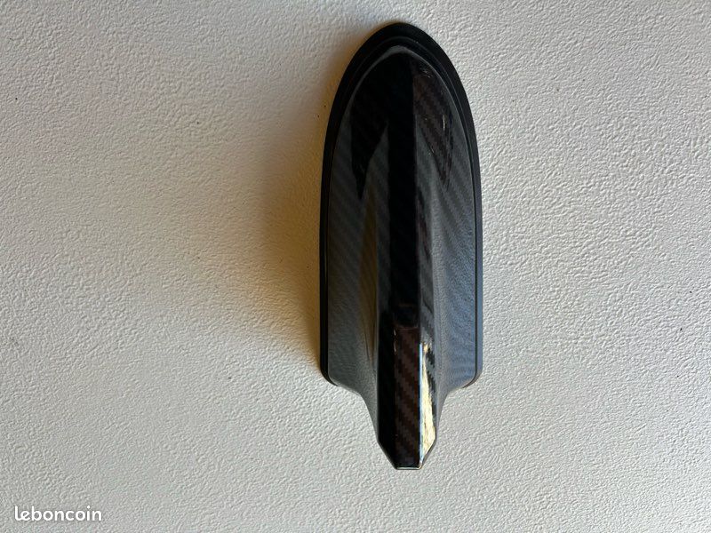 Antenne de toit imitation carbone (image 3)