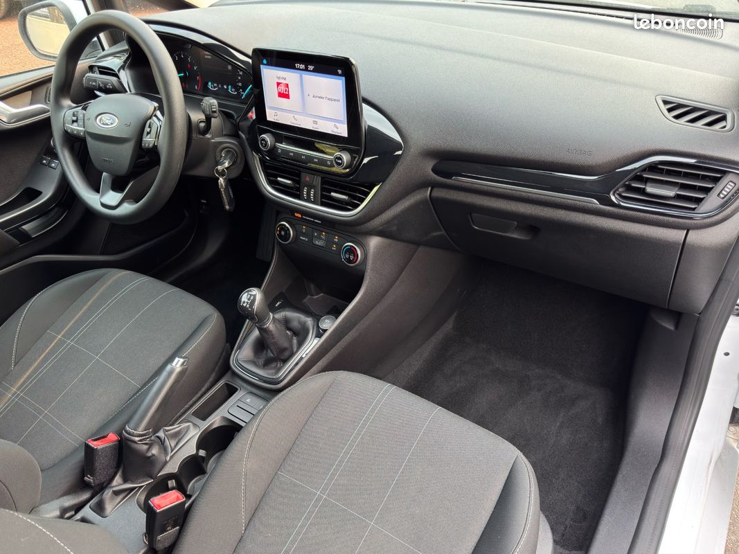 ⚫FORD FIESTA 5 PORTES 70 CH BVM5 BUSINESS / Garantie 12 Mois / CARPLAY / Radar de Recul / Régulateur De Vitesse / FAIBLE KM / (image 4)