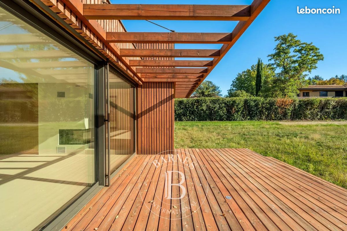 Maison 10 pièces 250 m² · à Nernier · 250 m² · 1 945 000 €