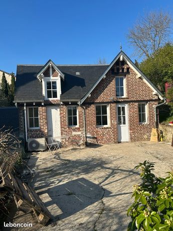 Grand studio meublé avec terrasse