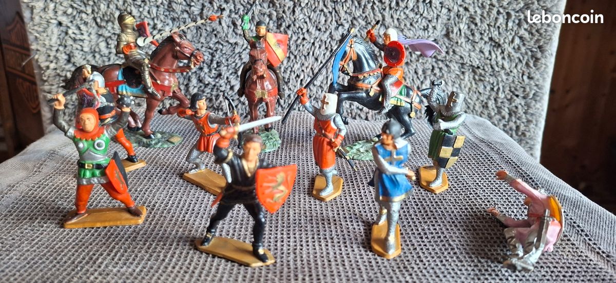 Figurines moyen âge (image 1)