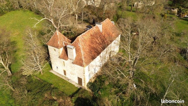 Chateau 9 pièces 374 m²