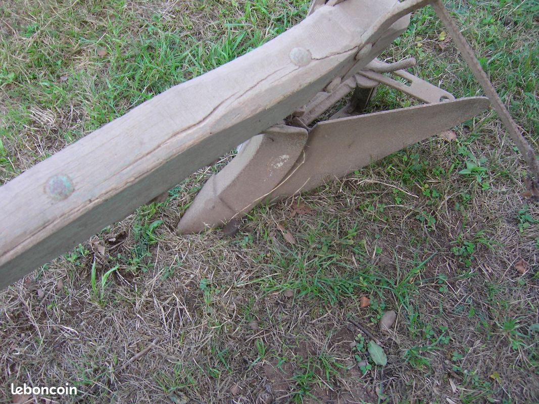 Charrue en bois (image 2)