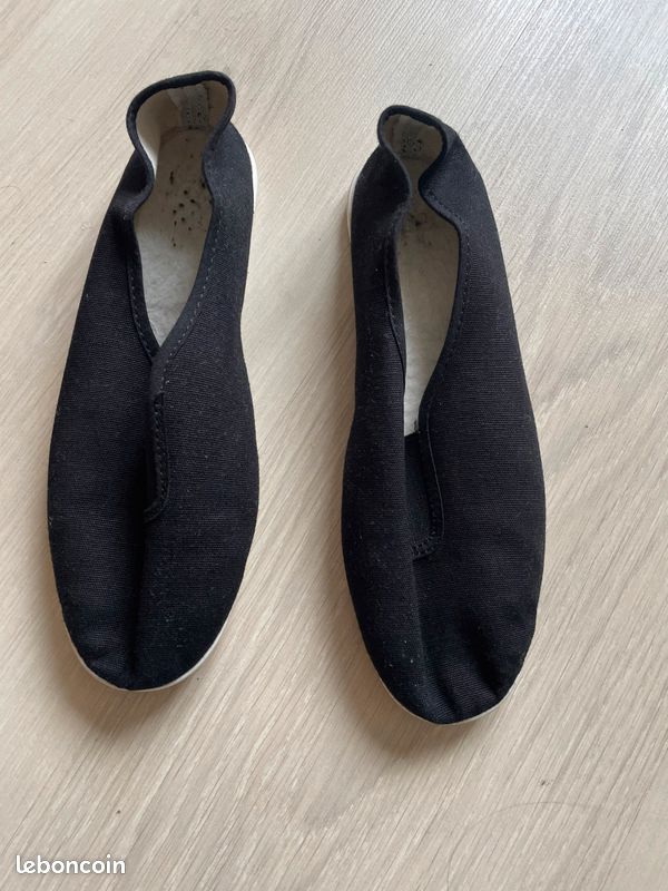 Chaussons de gym noirs taille 37 (image 1)