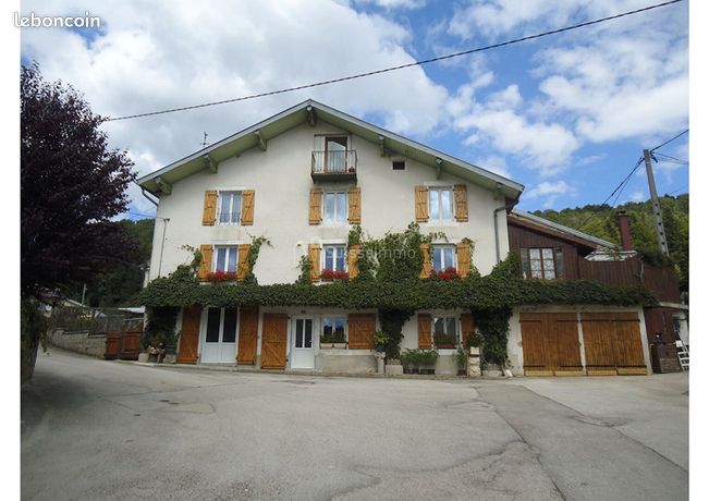 Maison 9 pièces 250 m²