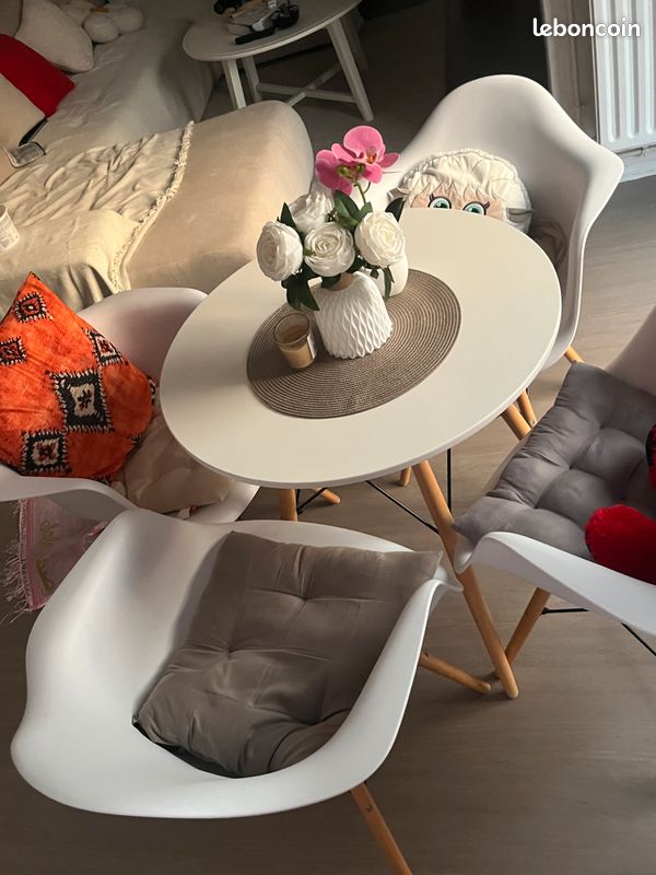 GUOYIHUA® Table à Manger Ronde Blanche + 4 Chaises Blanches - Style Scandinave - pour la Mmaison, Le Bureau, la Cuisine, Le Balcon (image 1)
