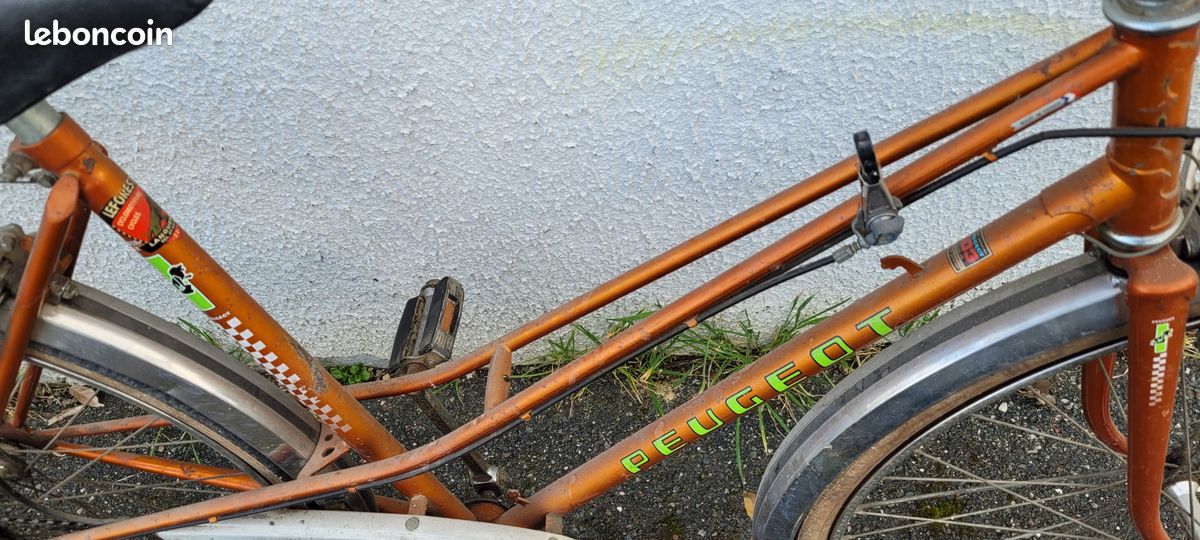 Vélo Ancien De Marque Peugeot, Vélo De Route Vintage