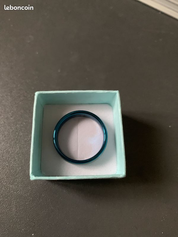 Bague en acier grise et bleue (image 1)