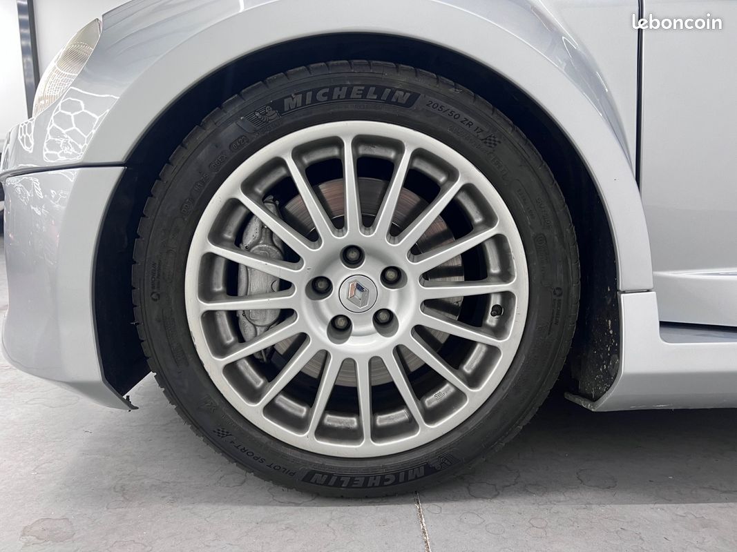 Renault Clio 3.0 V6 230ch/N°1609/Distribution Neuve/Clim (image 34)