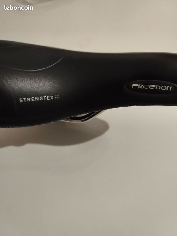 Selle de vélo pour femmes Selle Royal Freccia Gel Noir 26x16 cm