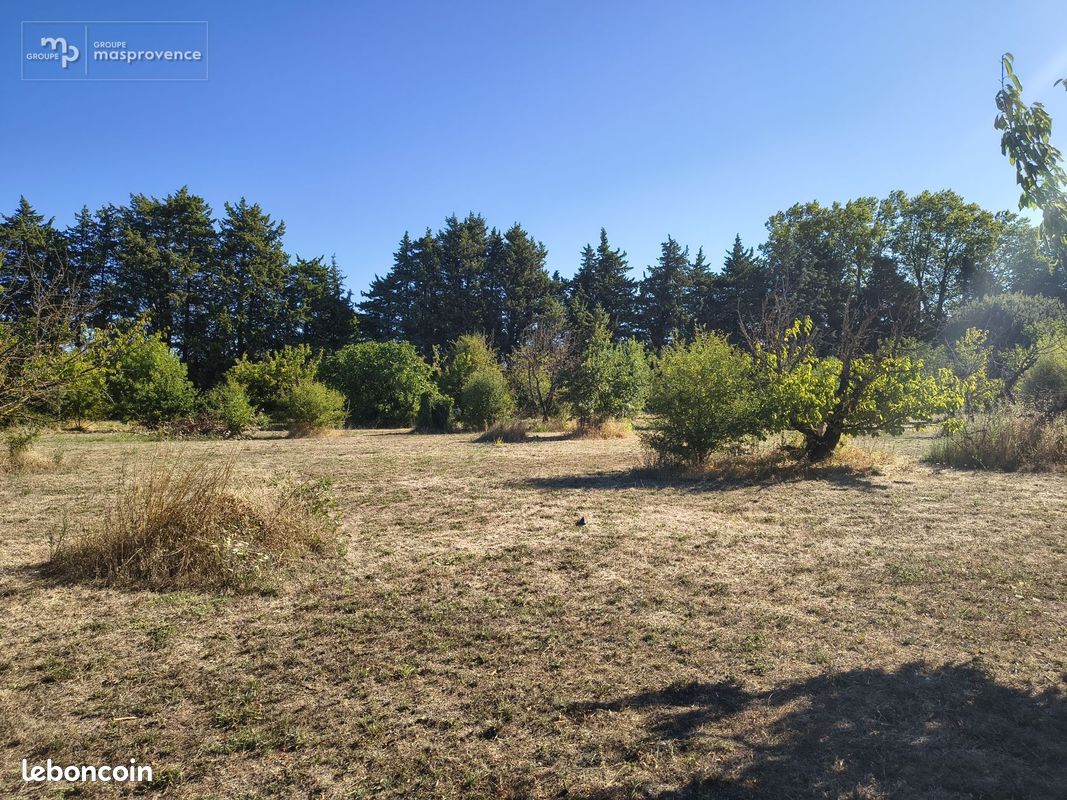 Terrain à bâtir de 1500 m² à L'ISLE-SUR-LA-SORGUE (84) · 370 000 €