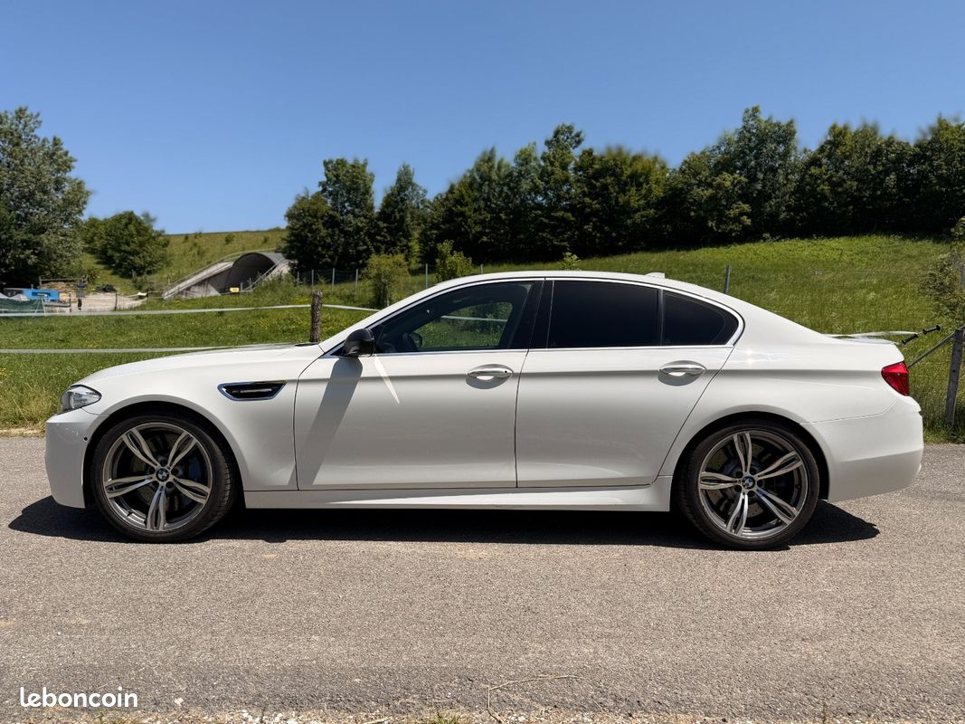 BMW M5 4.4 V8 560ch MOTORSPORT / FULL OPTIONS / EXTENSION DE GARANTIE 12 MOIS OFFERTE (image 4)