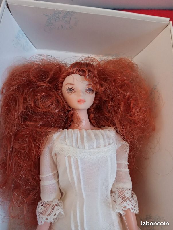 Collectible, 2002 Barbie Doll, Holiday Special Edition Christmas, Retired