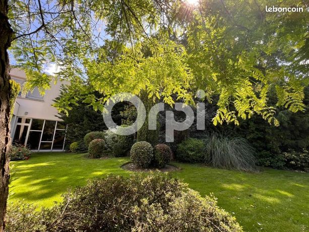 Maison 9 pièces 815 m²