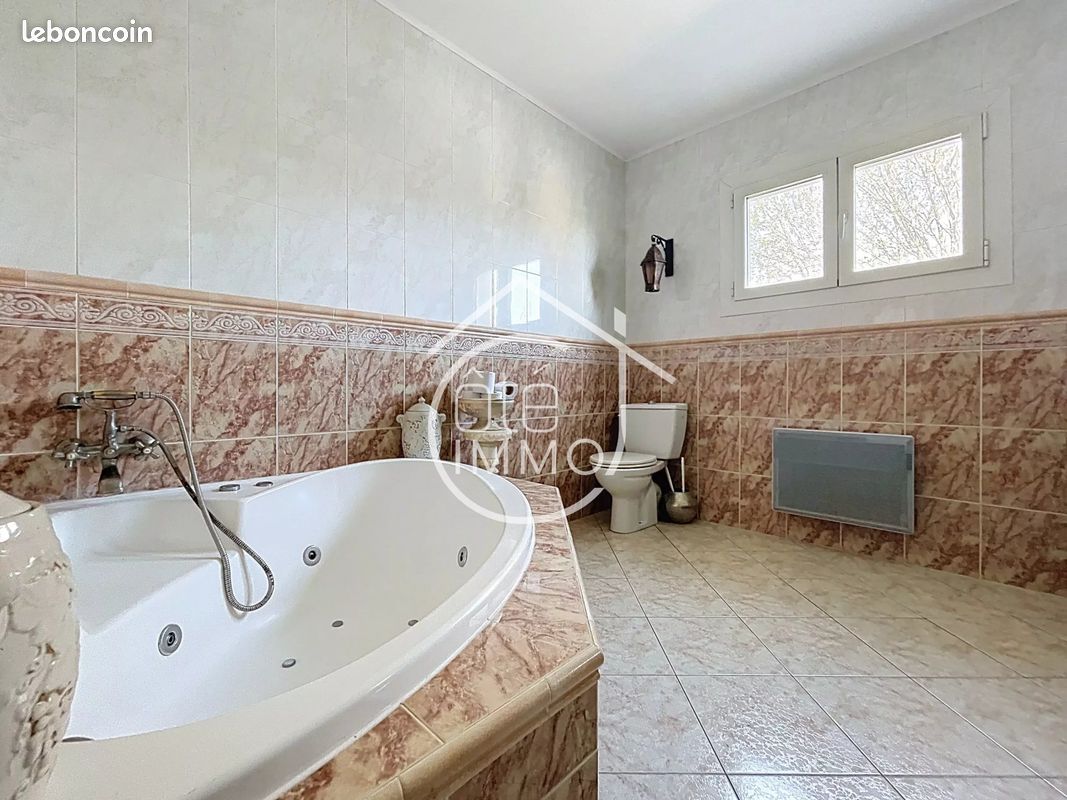 Propriété 8 pièces 385 m² (image 18)
