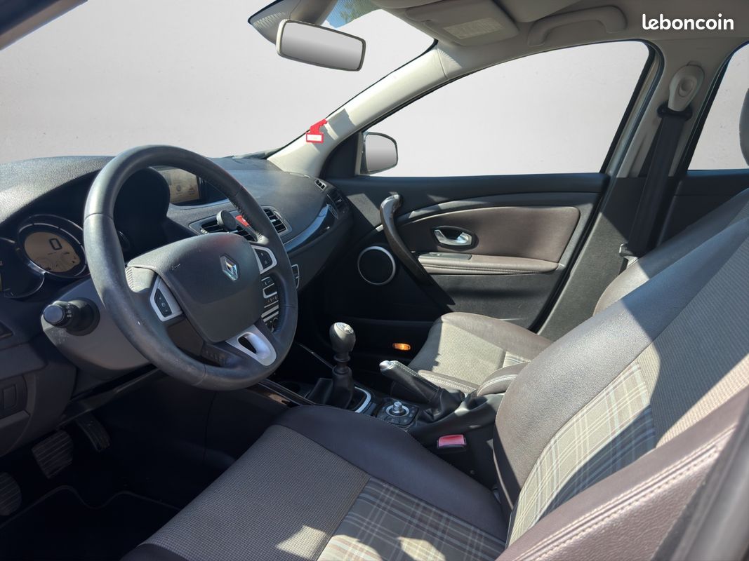 RENAULT MEGANE III BERLINE TCE 130 XV De France Euro 5 (image 9)