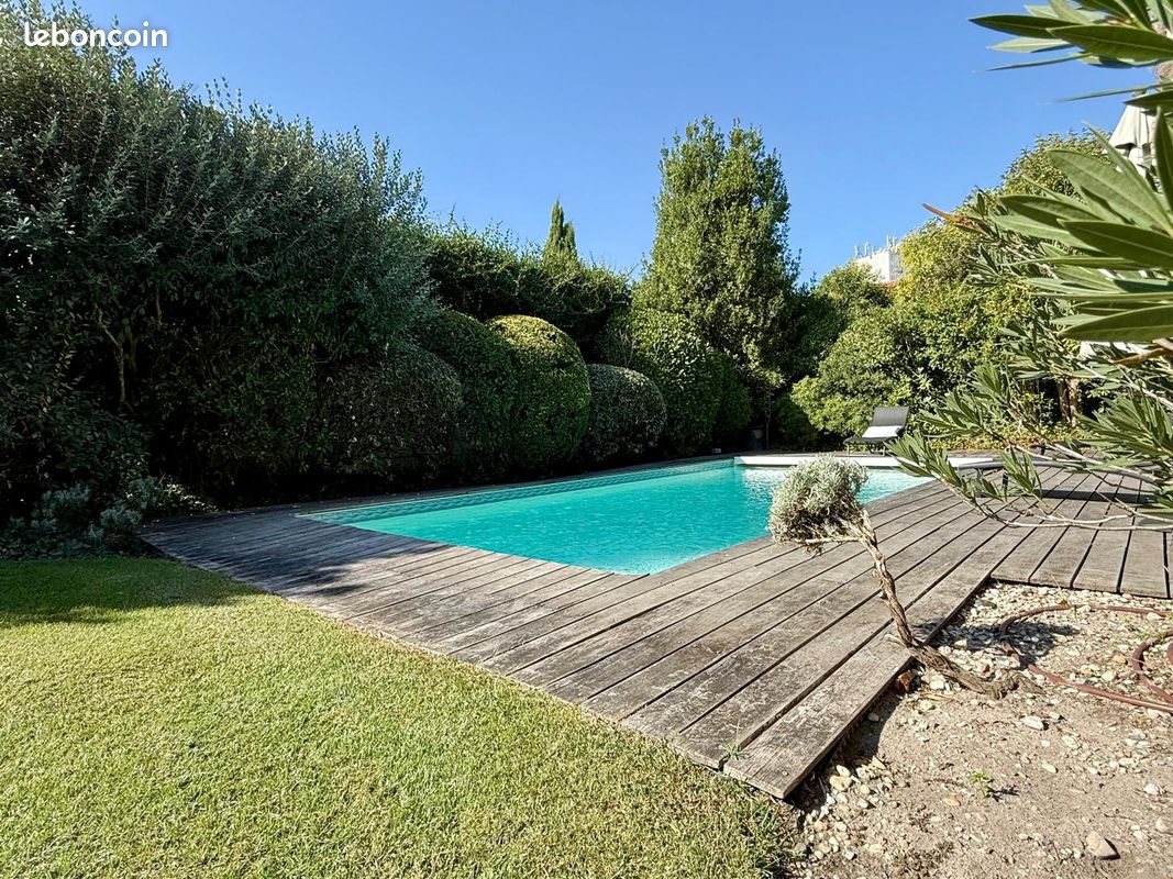Maison 8 pièces 208 m² · à Bordeaux · 208 m² · 988 000 €