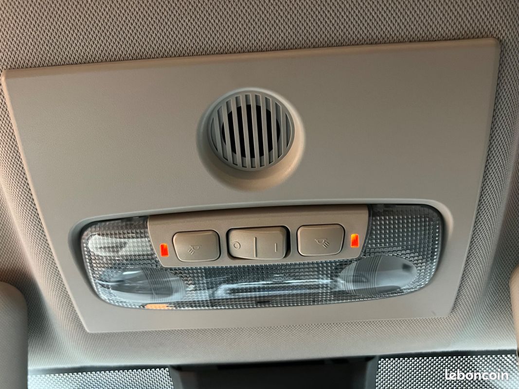Ford fiesta 1.0 scti 100 titanium - gps - bluetooth - clim auto - suivi entretien - faible kilometrage (image 30)