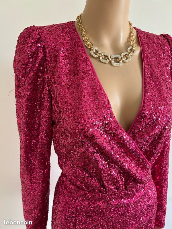 Robe rose neuve en sequins Morgan taille 38 (valeur 115) Vêtements