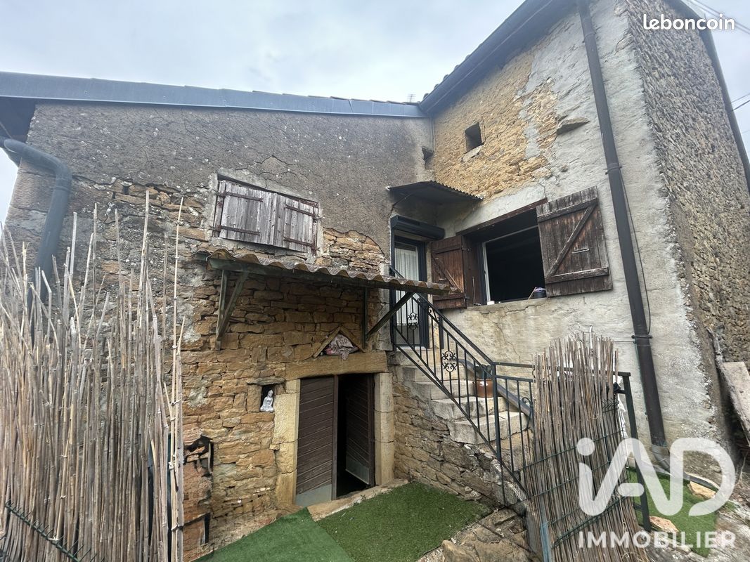 Maison 3 pièces 92 m² · à Champagnat · 92 m² · 136 000 €