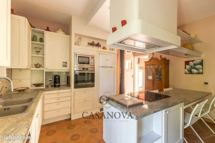 Villa 10 pièces 245 m² — 7