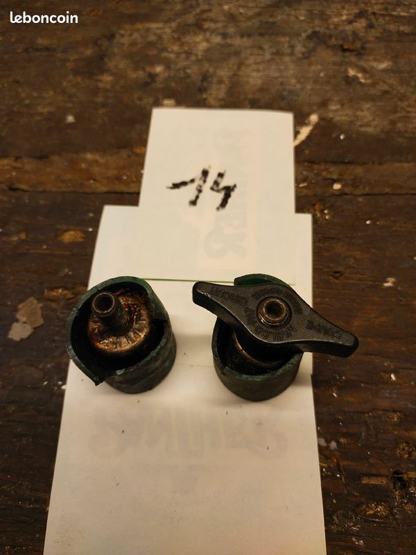 2 cosses de batterie moins pour ancienne voiture (image 2)