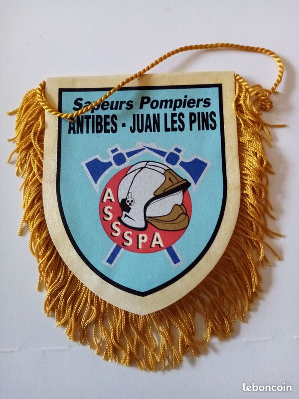 FANION FOOTBALL CLUB ANTIBES JUAN LES PINS . football chypre
