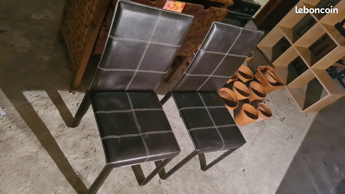 2 chaises état correct (image 1)