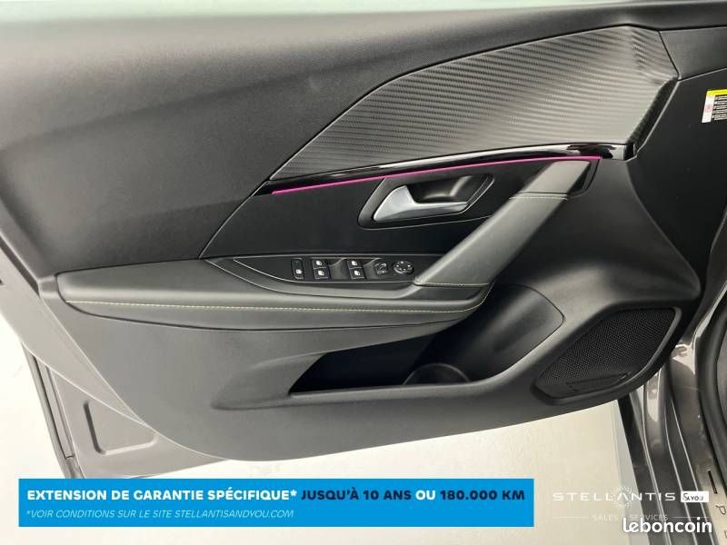 Peugeot 208 PureTech 100 S&S EAT8 GT (image 30)