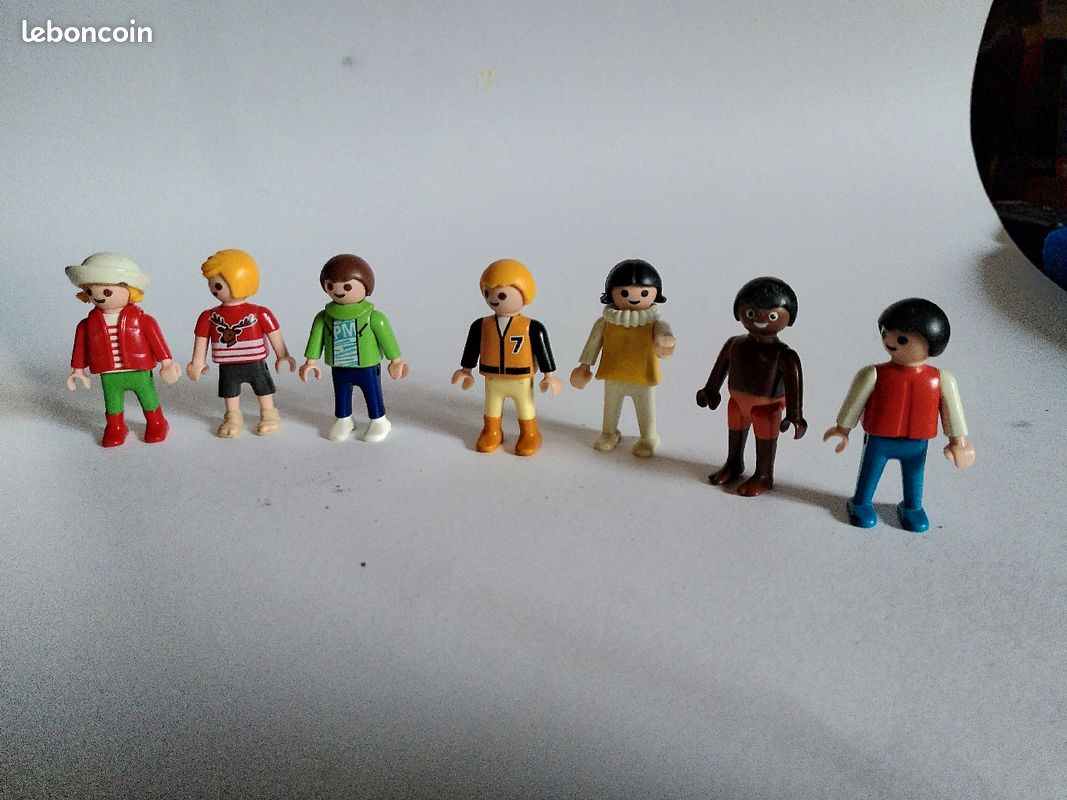7 enfants Playmobil anciens et récents (image 1)