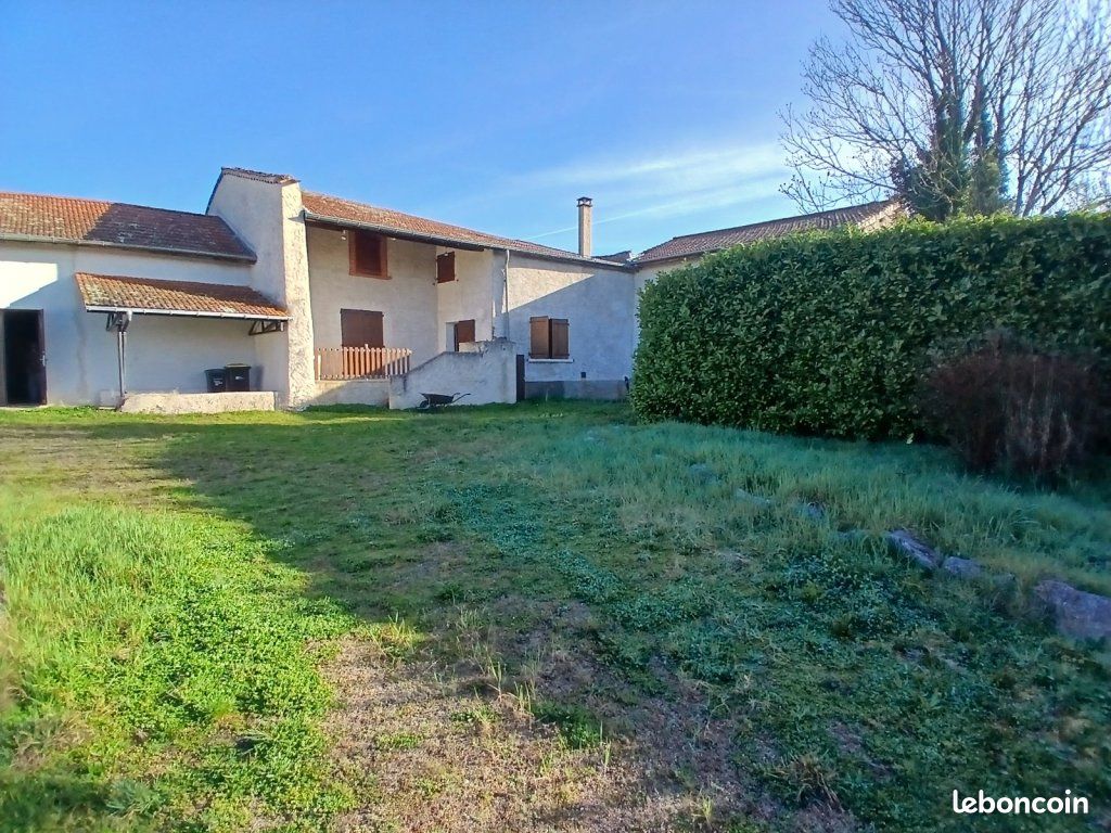 Maison 6 pièces 148 m² · à Saint-Étienne-le-Molard · 148 m² · 222 000 €