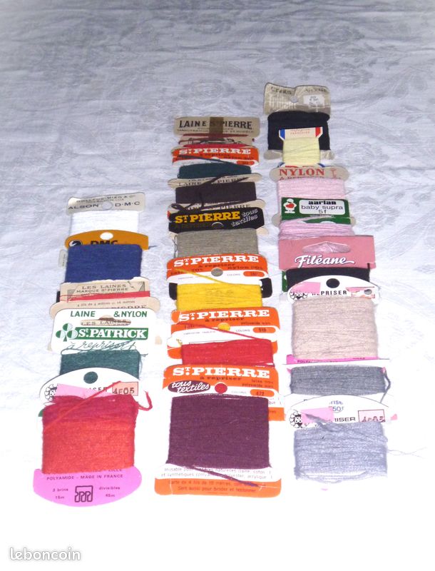 Lot de laine à repriser (pelotes et cartes ST PIERRE, DMC,ST PATRICK,SARTEL) (image 2)