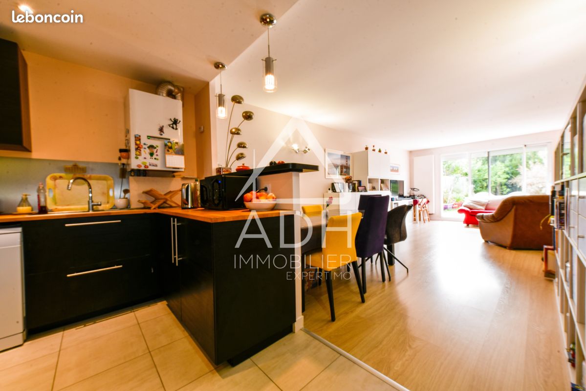 Maison 5 pièces 104 m² · à Le Mesnil-Saint-Denis · 104 m² · 379 000 €
