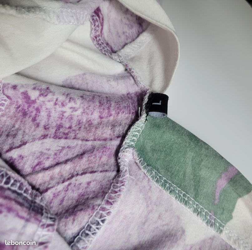 Robe desigual mauve et blanc taille L TBE Aisselles aisselles 40 aisselles bas 60
Prix 23 (image 3)