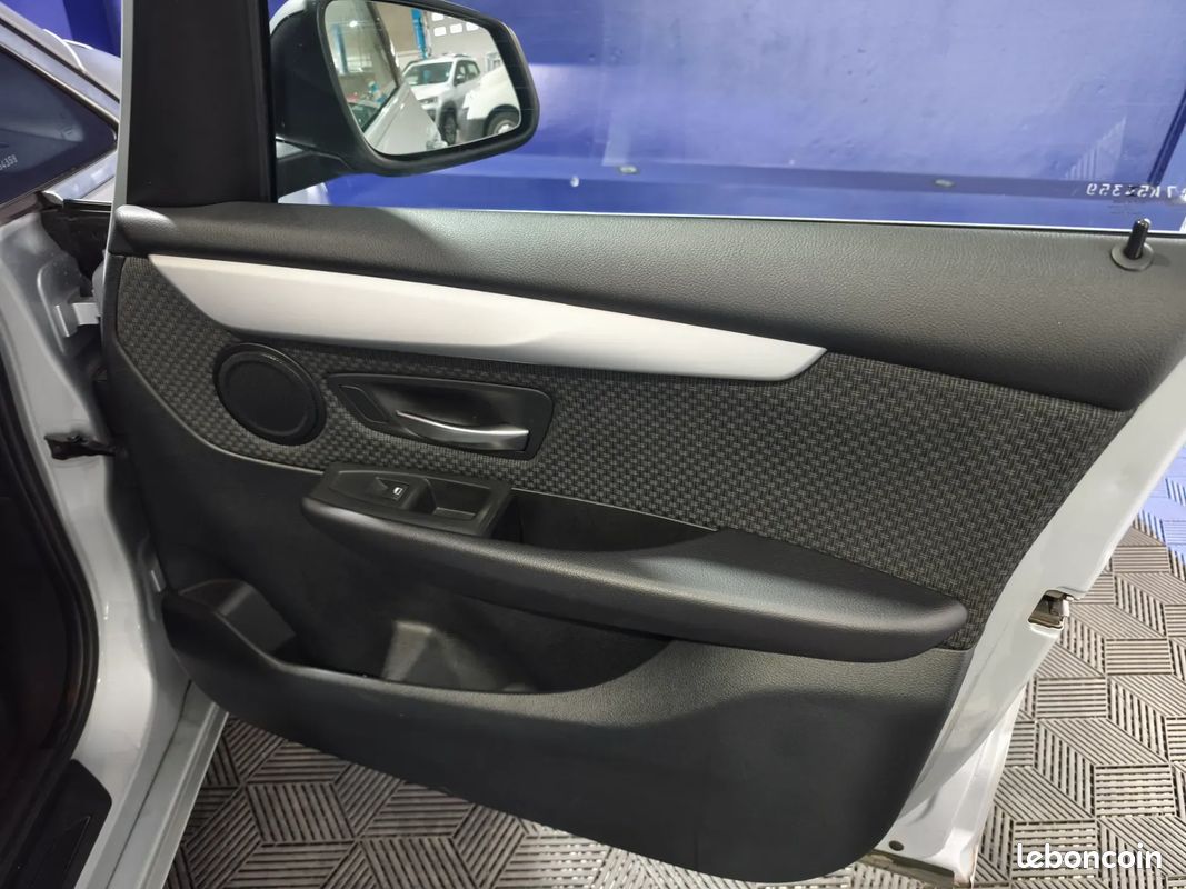 BMW 216d Série 2 ActiveTourer 216d Business Design 116ch - 2018 - 147 500 km - boite automatique - (image 25)