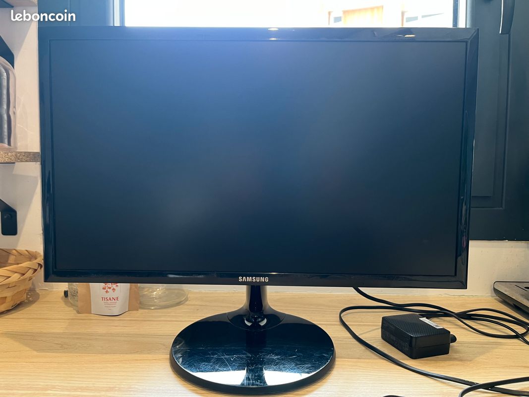 Moniteur / Écran 22 pouces Full HD Samsung s22f350fhu (image 1)