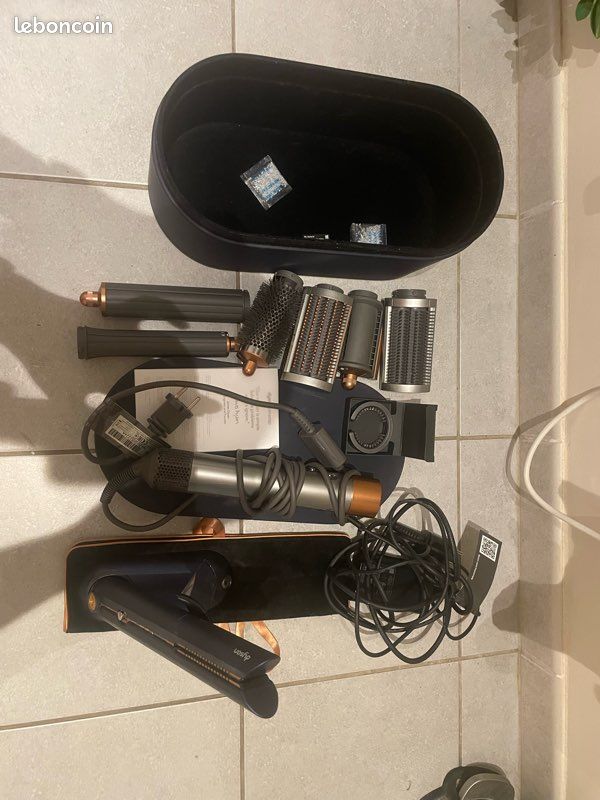 Lot dyson sèche cheveux /lisseur (image 1)