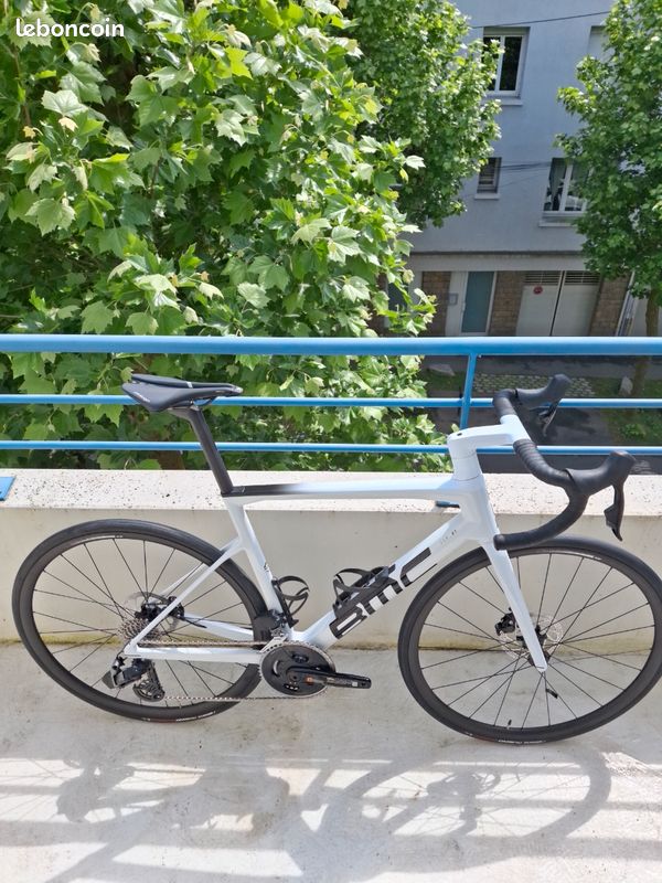 Vélo de route BMC SLR 01 TWO – État neuf – 2024 (image 2)
