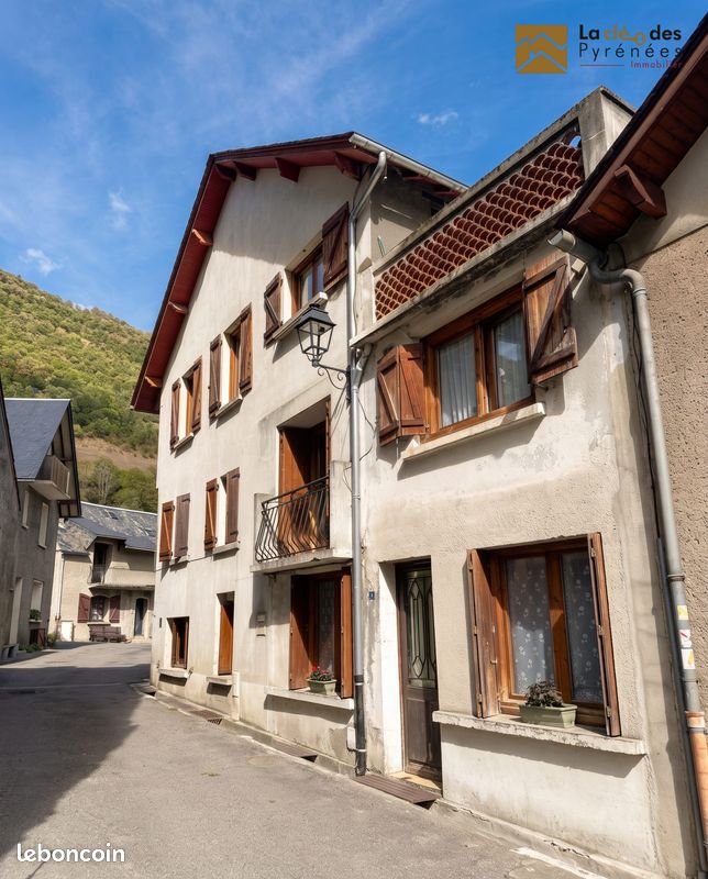 Immeuble 270 m² · à Ancizan · 270 m² · 275 000 €