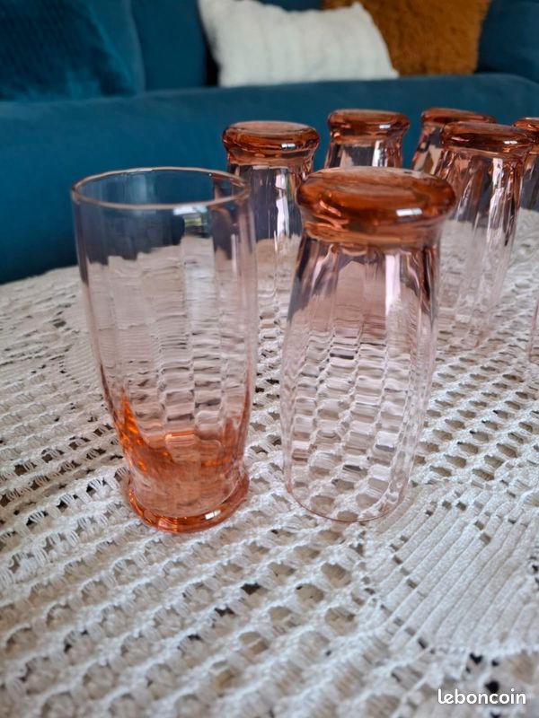 9 jolis verres à digestifs anciens en verre soufflé rose en excellent état (image 3)