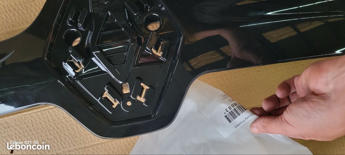 Calandre superieur renault trafic 3 ph 1 noir (image 3)