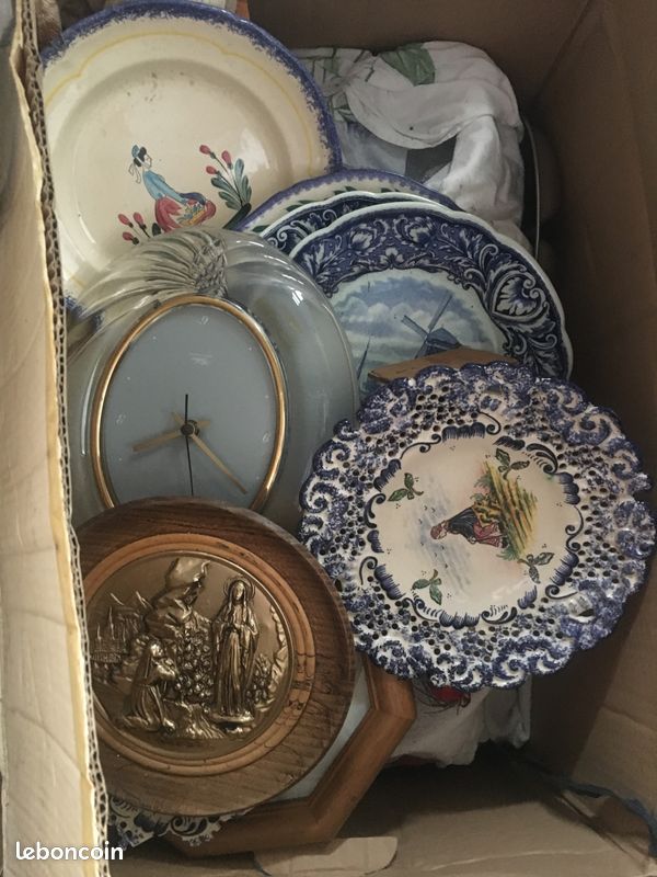 Vends un carton plein de decos anciennes (image 1)