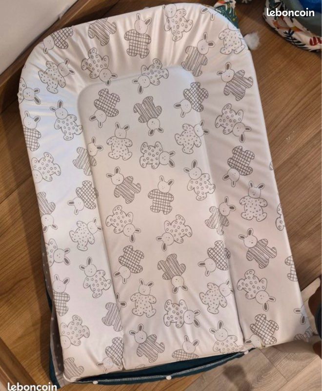 Table à langer avec porte manteau et matelas à langer - Bon état (image 3)