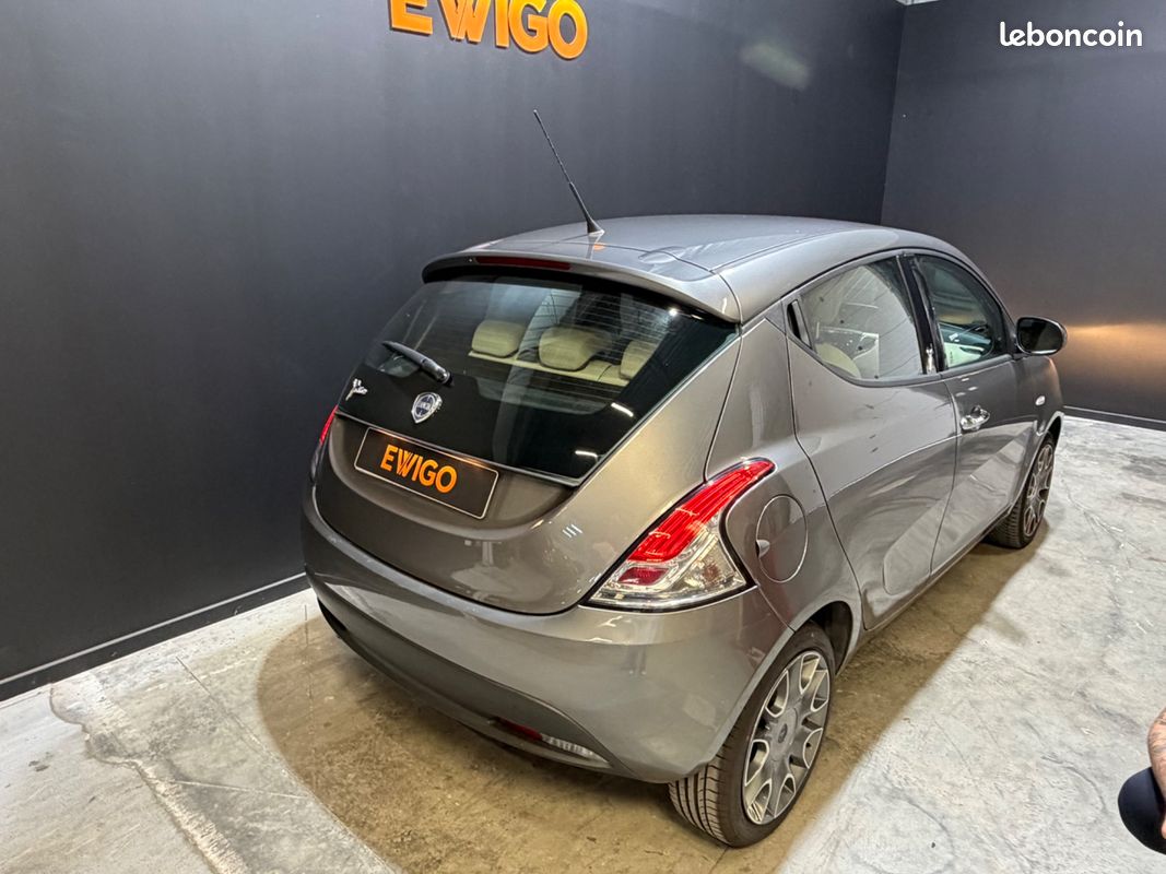 LANCIA YPSILON 1.2 70ch - suivi complet - 2 eme mains (image 20)