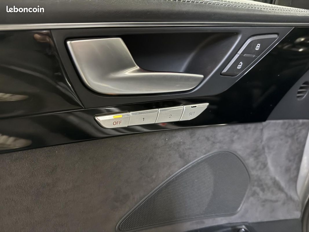 AUDI S8 PLUS 4.0 V8 TFSI 605 QUATTRO TIPTRONIC BVA - Toit ouvrant & Céramiques (image 22)