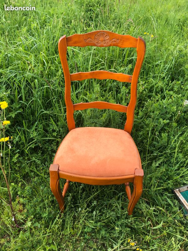 Chaise + Table de nuit en echange (image 1)